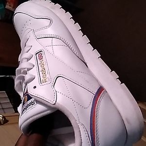 Women white reebok